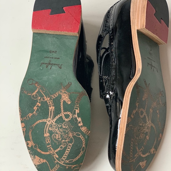 Black enamel brogue with cutout details sz 7.5 - Picture 6 of 11